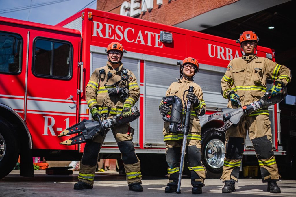 Bomberos-Tijuana-agiliza-rescates-personas-atrapadas-automoviles