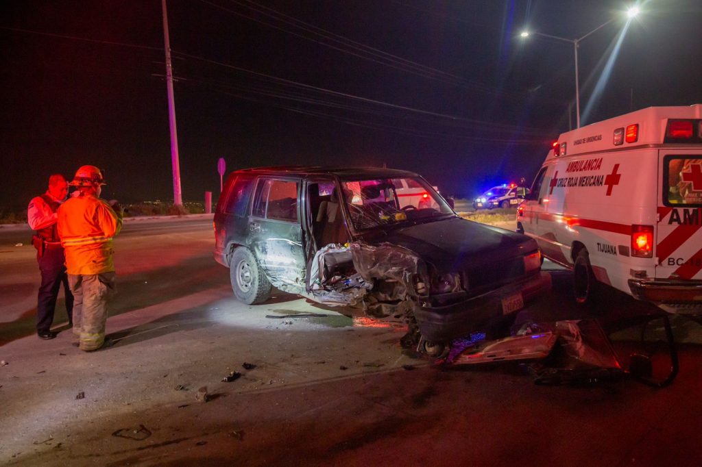 Tras choque hombre queda prensado; uno de los automovilistas iba ebrio