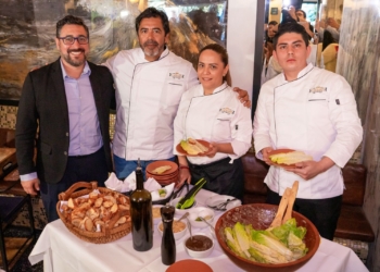 Celebran cultura gastronómica en Centenario de la Ensalada Caesar´s