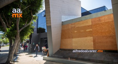 FGE cubre ventanas de su edificio ante marcha del 8M