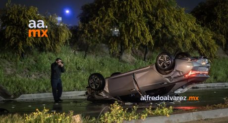 Hombre se atraviesa en la Vía Rápida y muere atropellado