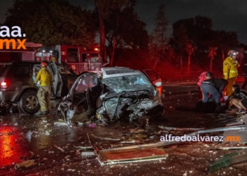 Sujeto choca por ir a exceso de velocidad y lesiona a cinco jóvenes