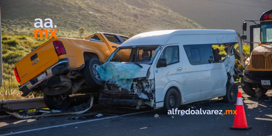 Encontronazo en la carretera Escénica deja 30 lesionados