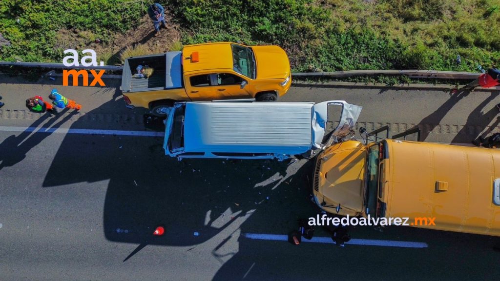 Encontronazo en la carretera Escénica deja 30 lesionados