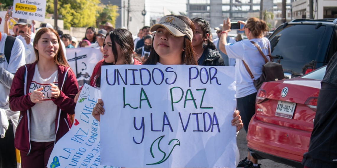 Comunidad católica realiza la marcha por la paz XXIV