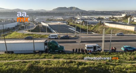 Tráiler choca con un taxi de ruta en la Zona Este