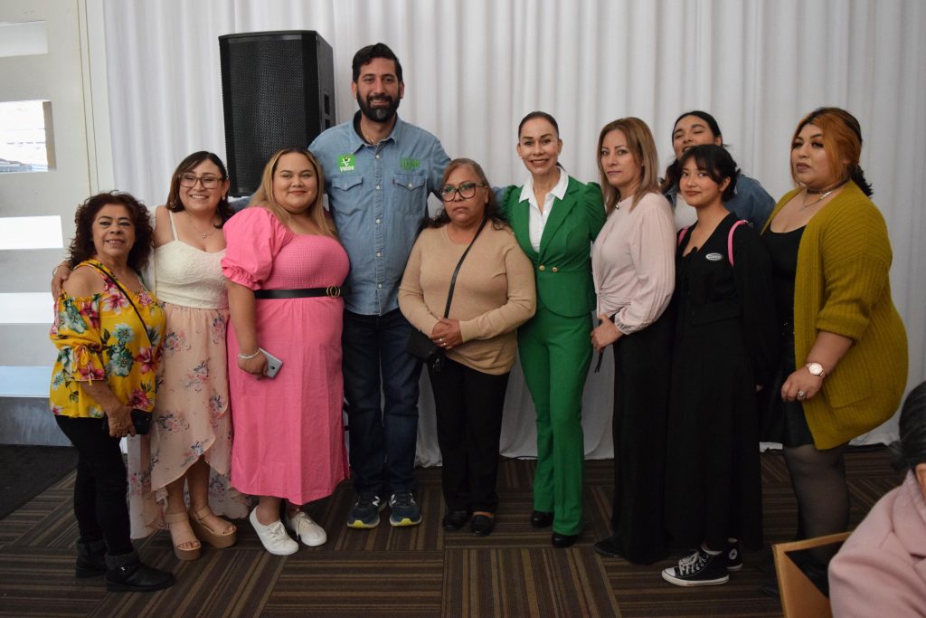 Mas-100-mujeres-reunieron-Juan-Carlos-Hank-Krauss-manifestarle-apoyo