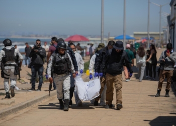 Hallan muerto a hombre acusado de lanzar a una persona por acantilado en Playas