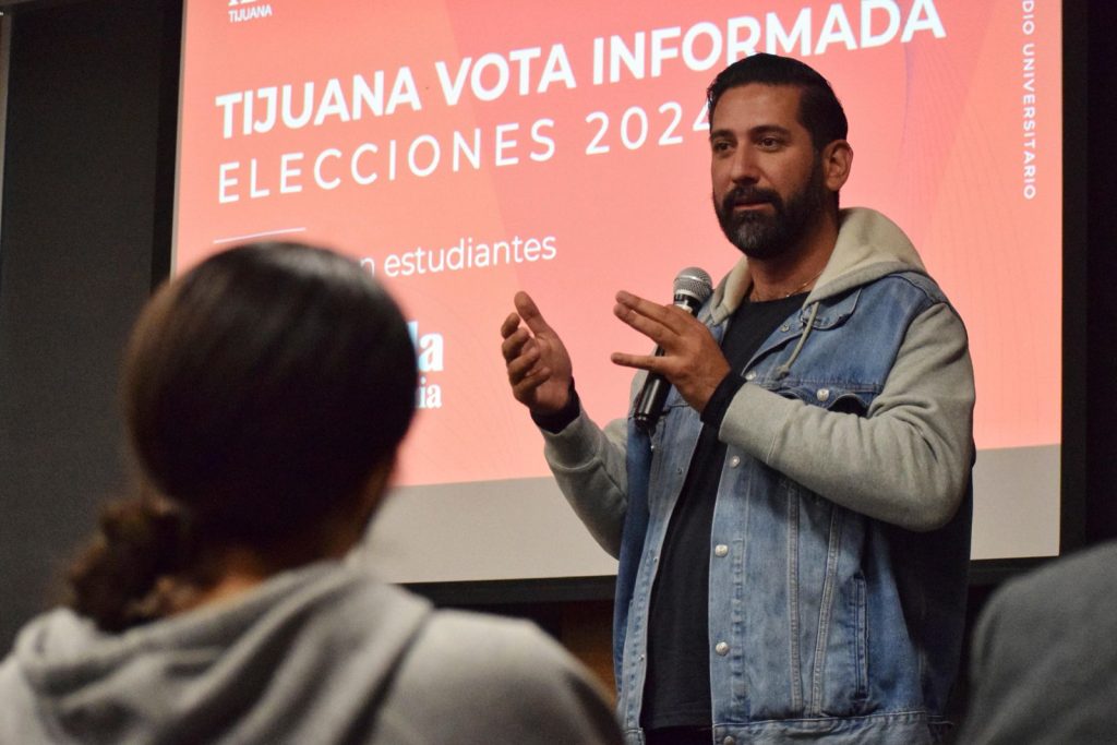 Juan-Carlos-Hank-Krauss-recibido-estudiantes-Universidad-Iberoamericana-Tijuana