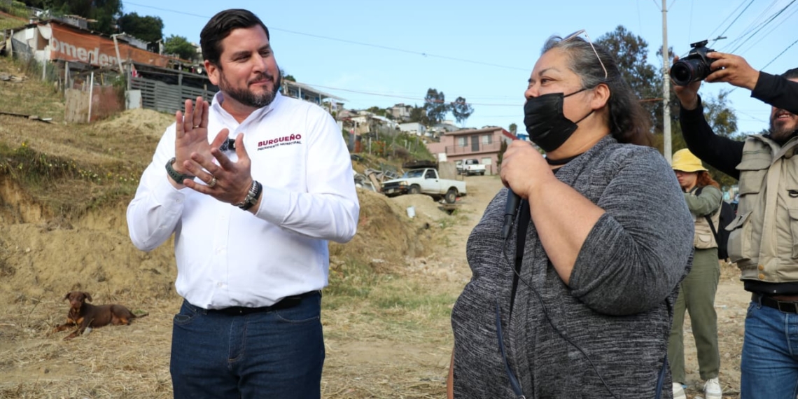 Burgueño Ruiz sostiene reunión con vecinos de la colonia Xicoténcatl Leyva