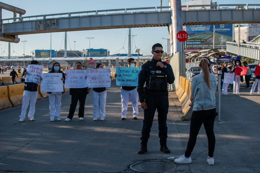 Enfermeros-del-HGT-bloquean-Garita-de-San-Ysidro