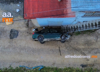 Hombre queda prensado tras accidente vehicular