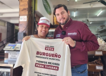 Ismael Burgueño escucha a comerciantes del Mercado Hidalgo