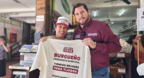 Ismael Burgueño escucha a comerciantes del Mercado Hidalgo