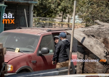 Localizan dos cadáveres dentro de una Expedition abandonada