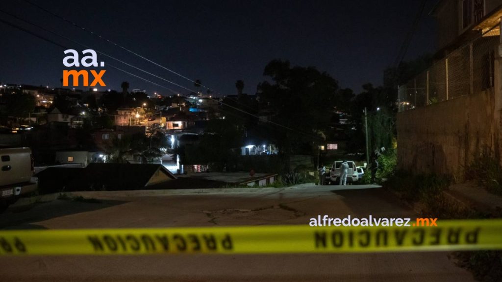 Hallan cadáver en un auto KIA abandonado