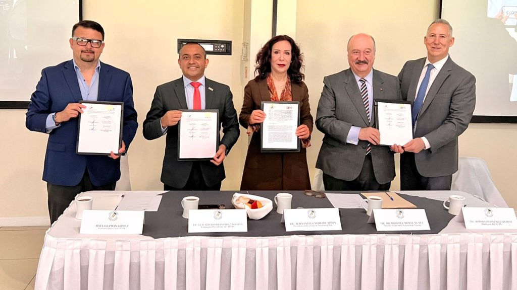 Firman-convenio-de-colaboracion-Colegio-de-Notarios-y-el-IEEBC