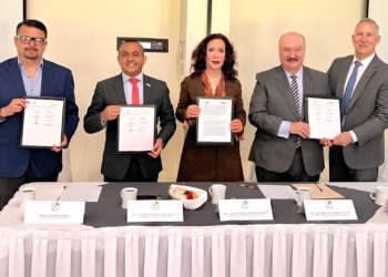 Firman convenio de colaboración el Colegio de Notarios y el IEEBC