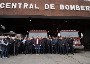 Ismael Burgueño sostiene encuentro con personal de Bomberos