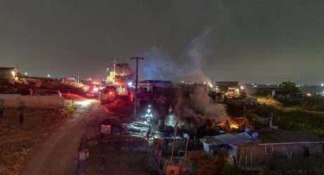 Persona muere calcinada tras incendio de una casa de madera