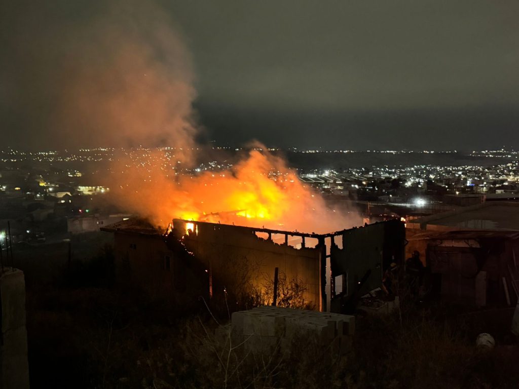 Fuego-consume-una-casa-Rancho-del-Carmen