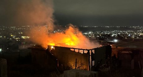 Fuego consume una casa en Rancho del Carmen