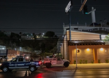 Hallan cadáver al sofocar incendio en el bulevar Insurgentes