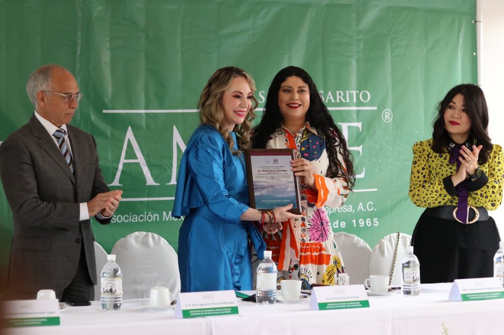 Firman-convenio-colaboracion-Asociacion-Mexicana-Mujeres-Jefas-Empresa