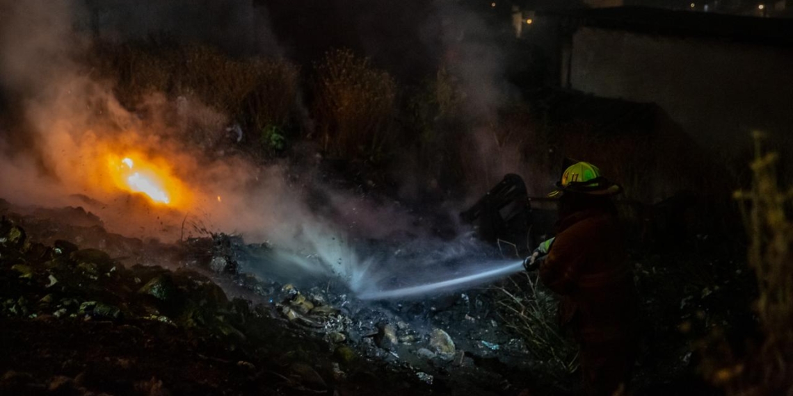 Bomberos controlan incendio en la colonia México