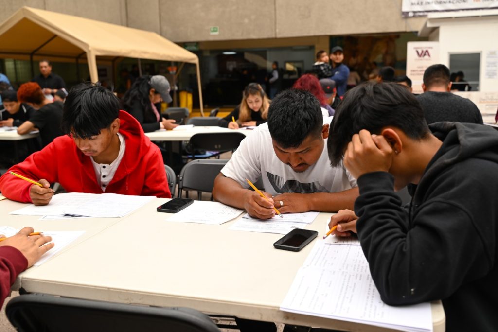 Ciudadanos-obtuvieron-certificados-primaria-secundaria-motivan-continuar-estudios