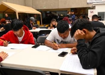 Ciudadanos que obtuvieron certificados de primaria y secundaria se motivan para continuar estudios