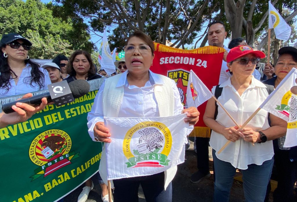 Médicos-enfermeros-se-manifiestan-condiciones-trabajo