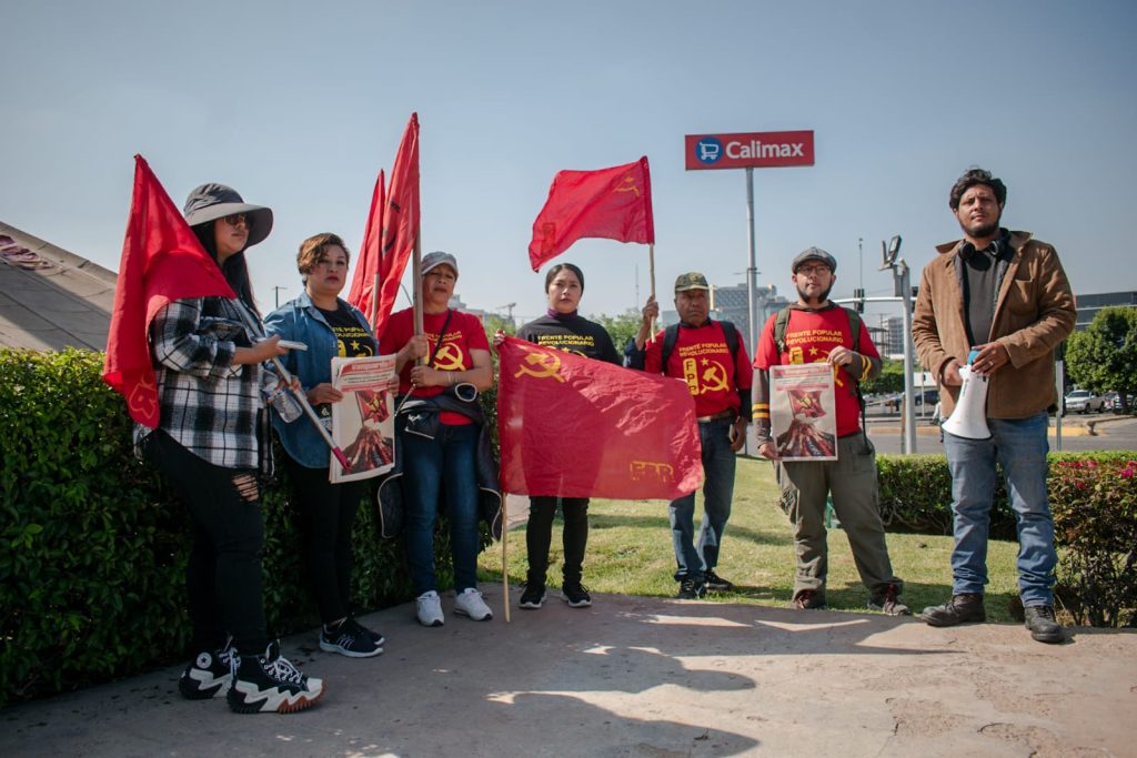 Trabajadores-CNTE-manifiestan-para-exigir-mejores-condiciones-trabajo