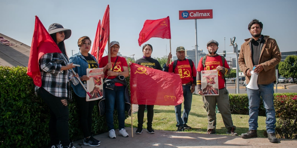 Trabajadores de la CNTE se manifiestan para exigir mejores condiciones de trabajo