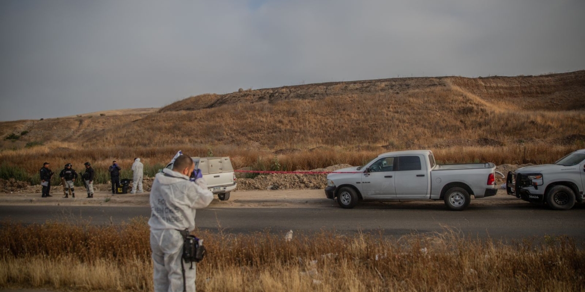 Hallan encobijado en la carretera libre Tijuana-Tecate