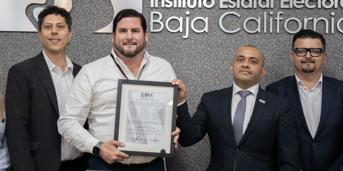 Ismael Burgueño recibe constancia de mayoría como presidente municipal de Tijuana