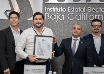 Ismael Burgueño recibe constancia de mayoría como presidente municipal de Tijuana