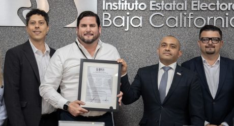 Ismael Burgueño recibe constancia de mayoría como presidente municipal de Tijuana