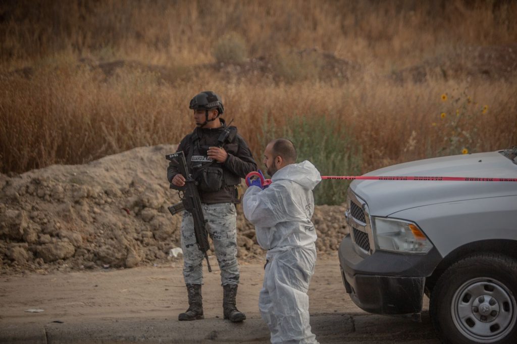 Hallan encobijado en la carretera libre Tijuana-Tecate