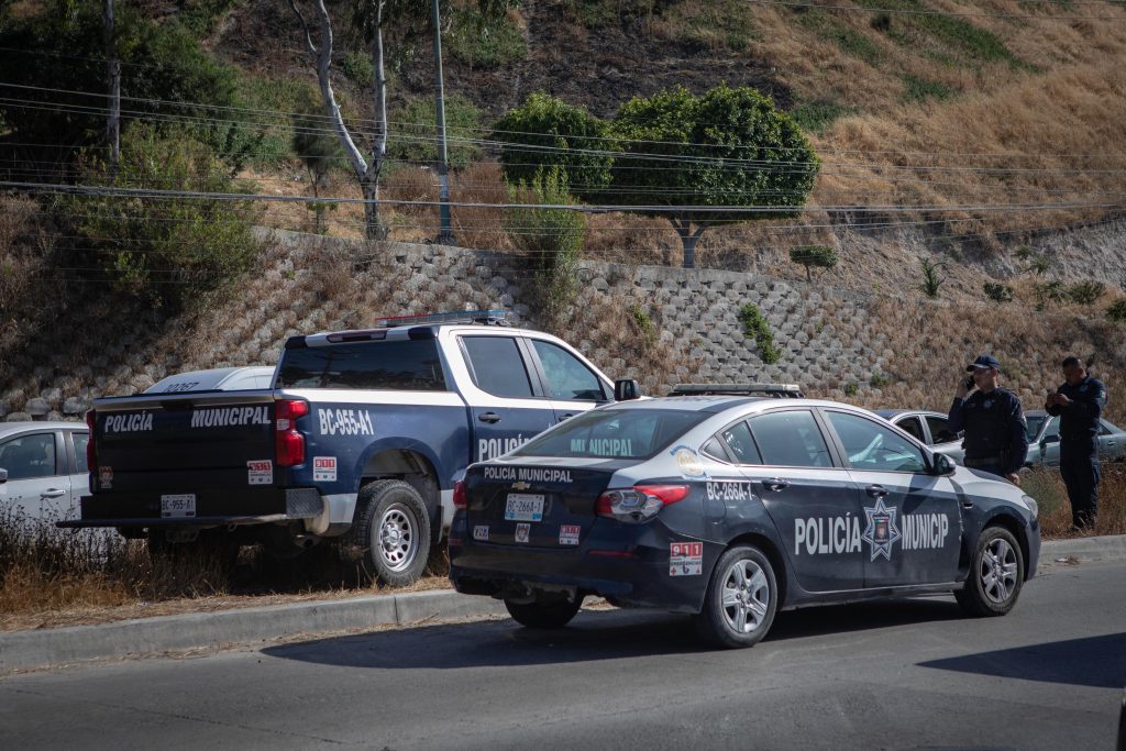 Pareja de la tercera edad es atropellada por una patrulla