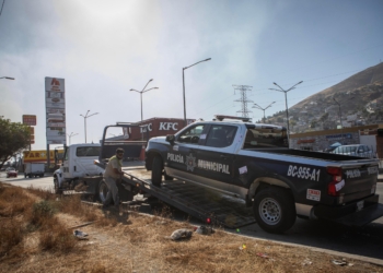 Pareja de la tercera edad es atropellada por una patrulla