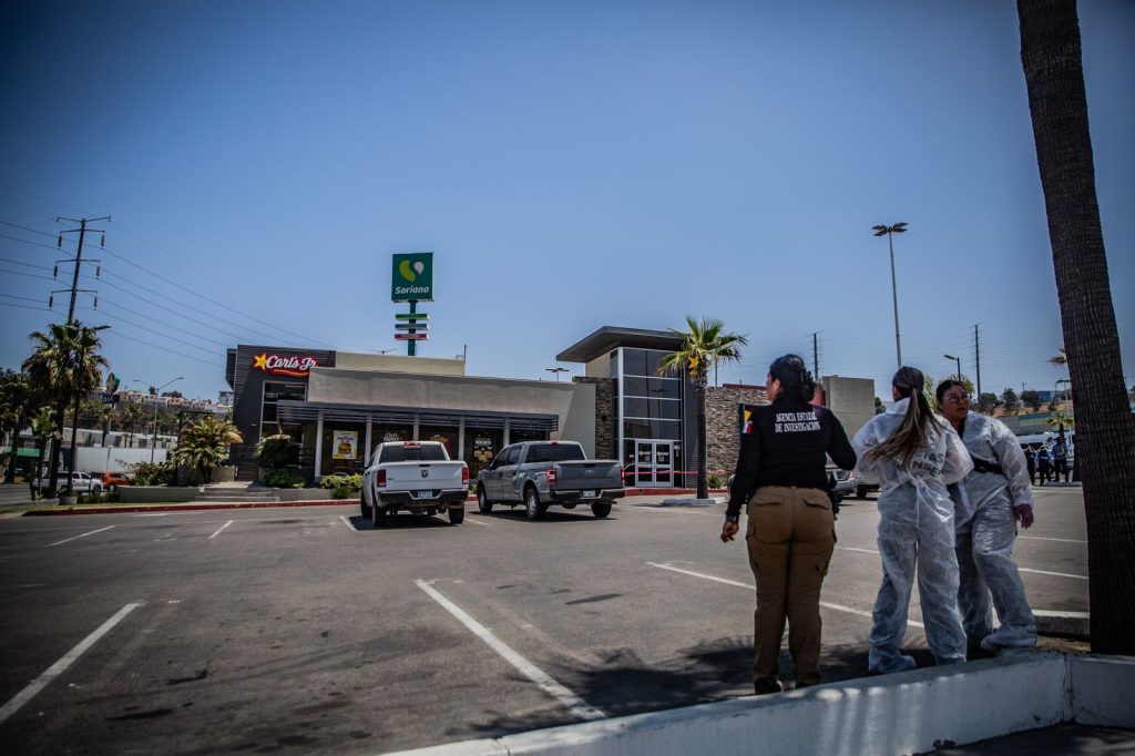 Matan a un hombre dentro de un Carls Junior