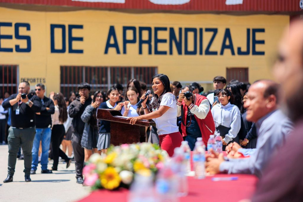 Alcaldesa inaugura techumbre en CBTIS 237 de la colonia Mariano Matamoros