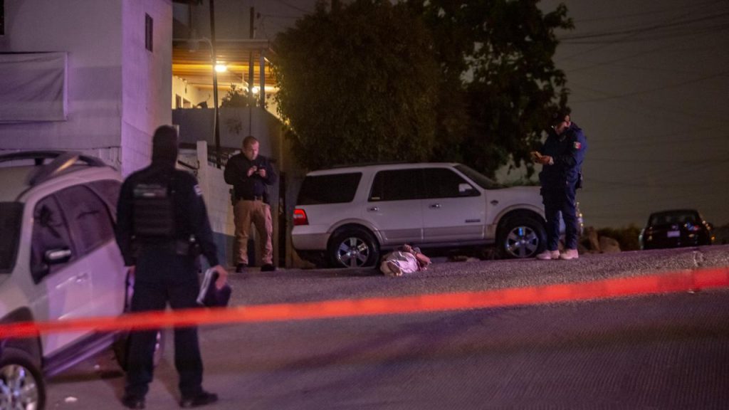 Abandonan cadáver maniatado en la Libertad