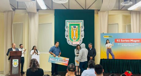 Se entregan Premios a Ganadores del 92 Sorteo de la UABC