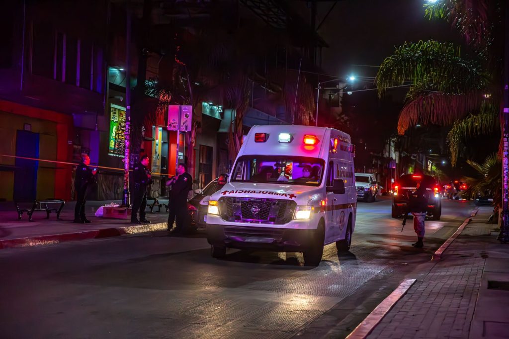 Balean-guardia-seguridad-un-bar-plena-calle-Sexta