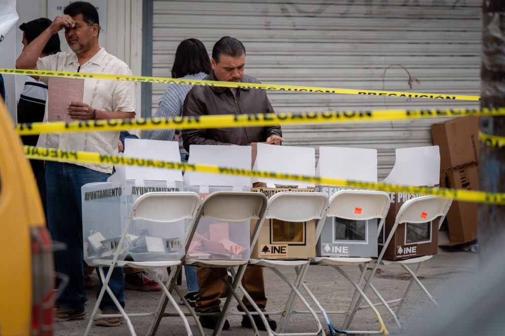 Roban-urna-en-Playas-de-Tijuana