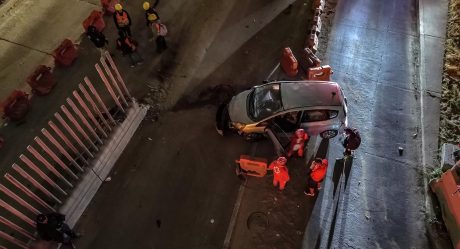 Adulta mayor choca con muro de la avenida Internacional