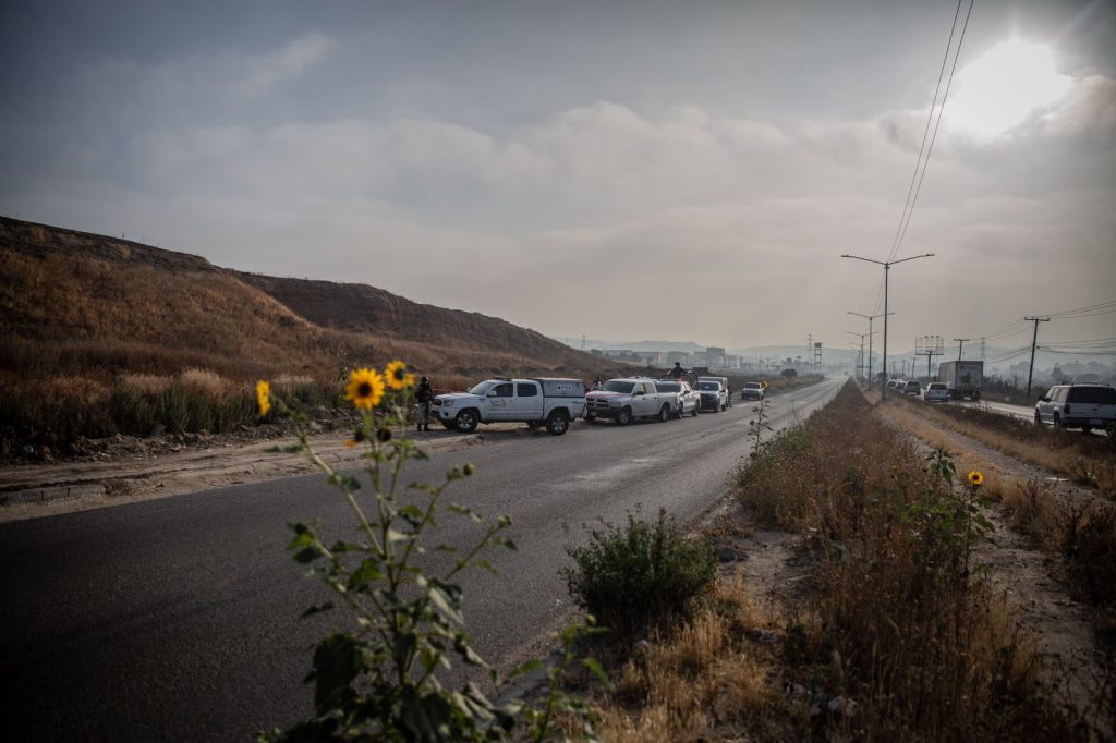 Hallan encobijado en la carretera libre Tijuana-Tecate