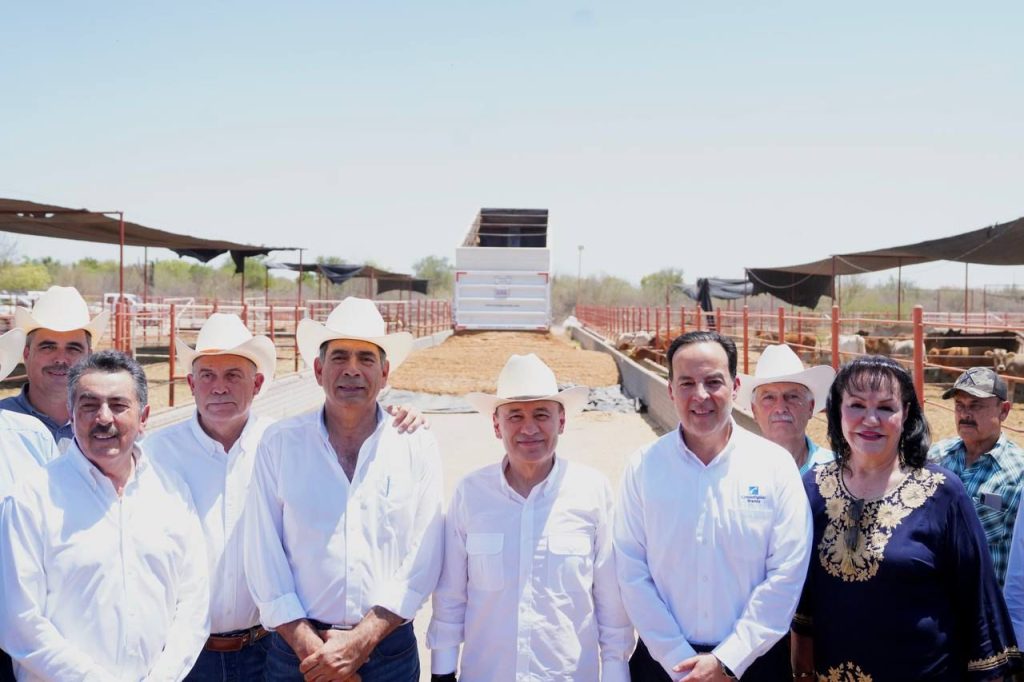 Gobernador-Durazo-entrega-tractocamion-beneficio-ganaderos-sur-Sonora2